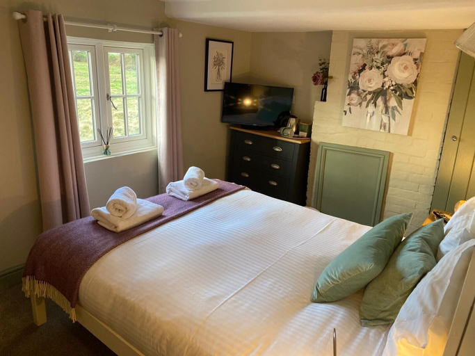 Bedroom 3, The Windmill Inn, West Sussex