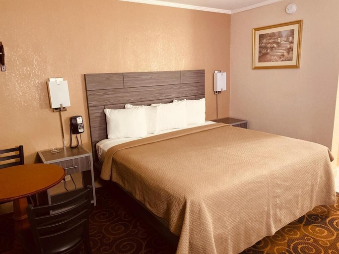 Bedroom 3, Bluestar Motel, Cook