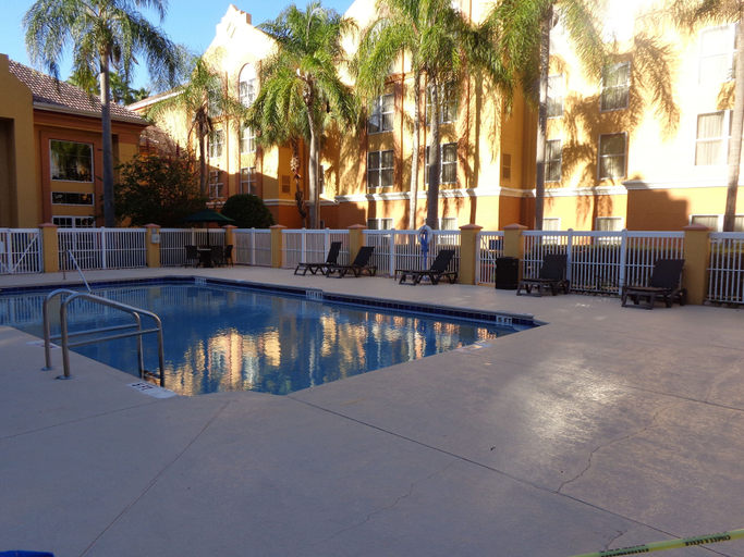 Sport & Beauty 3, MONTREAL SUITES ORLANDO by IHG, Orange