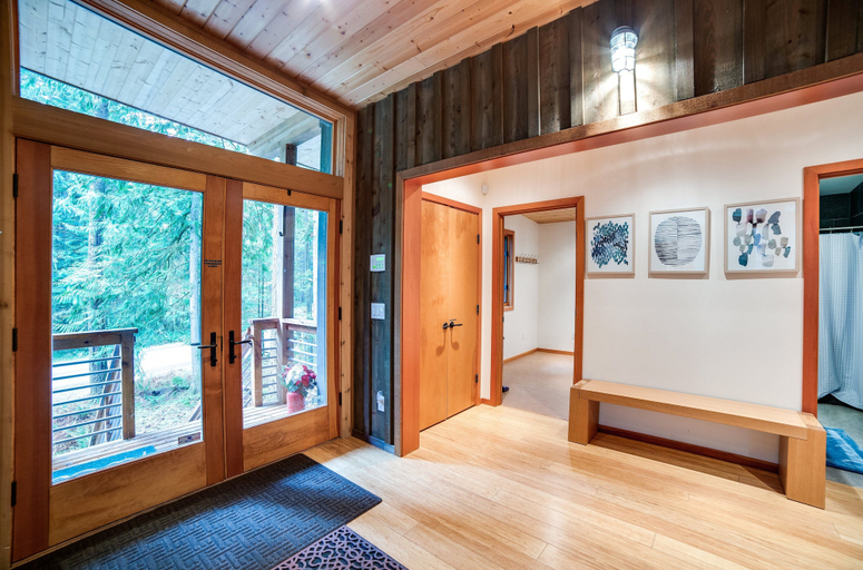 Others 1, Mt. Baker Lodging Cabin 42 – Pets OK, WIFI, Sleeps 4! by MBL, Whatcom