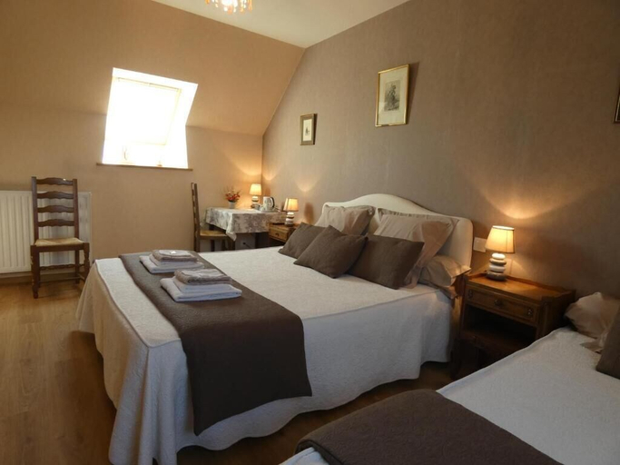 Bedroom 2, Le Tertre, Manche
