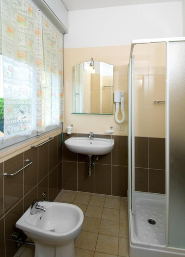 Bathroom 5, Hotel Levante, Ravenna