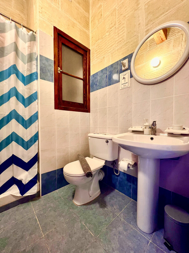 Bathroom 5, Grotto's Paradise B&B