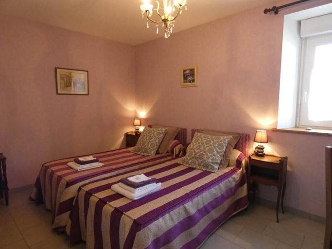 Bedroom 3, Le Tertre, Manche