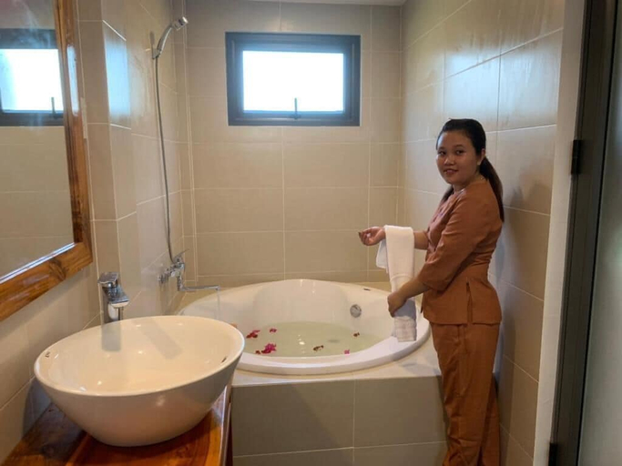 Bathroom 4, The Legend Coco Beach Resort, Phan Thiết