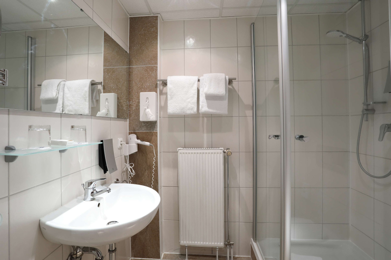 Bathroom 15
