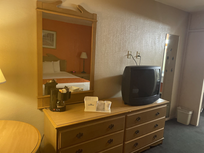 Others 5, Howard Johnson by Wyndham Bakersfield, Kern