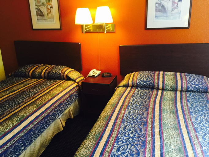 Bedroom 3, Super Inn, Fulton