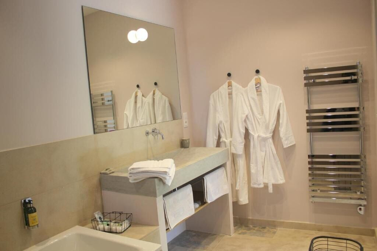 Bathroom 5, La Magnanerie de l'Isle B&B, Vaucluse