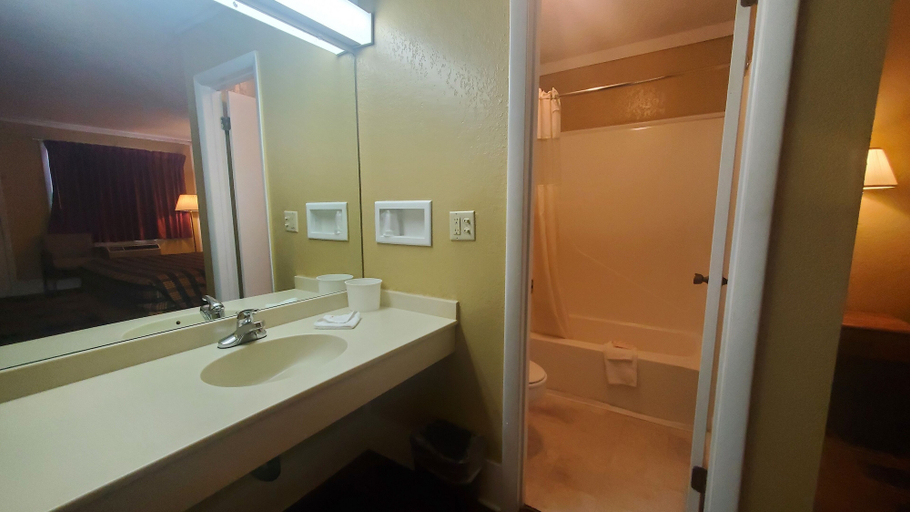 Bathroom 4, Americas Best Value Inn Kodak Sevierville, Sevier