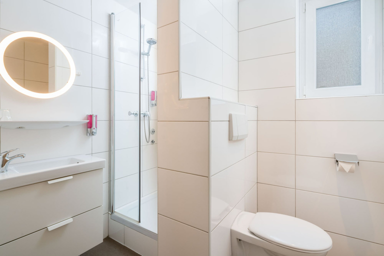 Bathroom 3, Stadt-gut-Hotel Rheinischer Hof, Essen