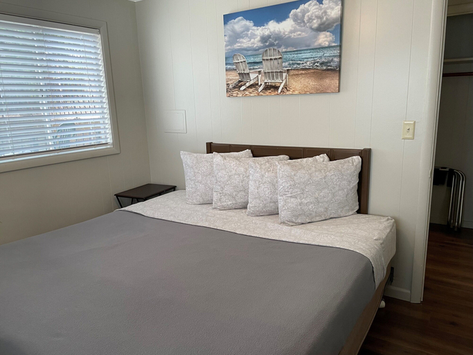 Bedroom 4, Sunset Beach Resort, Camden
