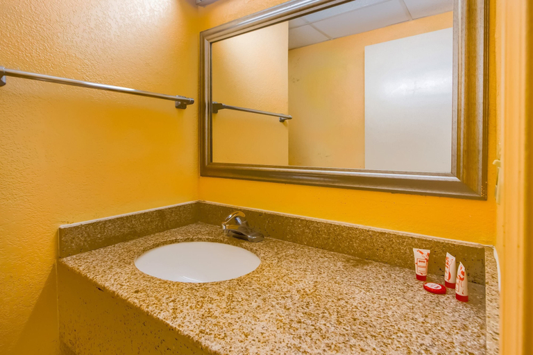 Bathroom 3, Hotel M Morgantown - WVU Area, Monongalia