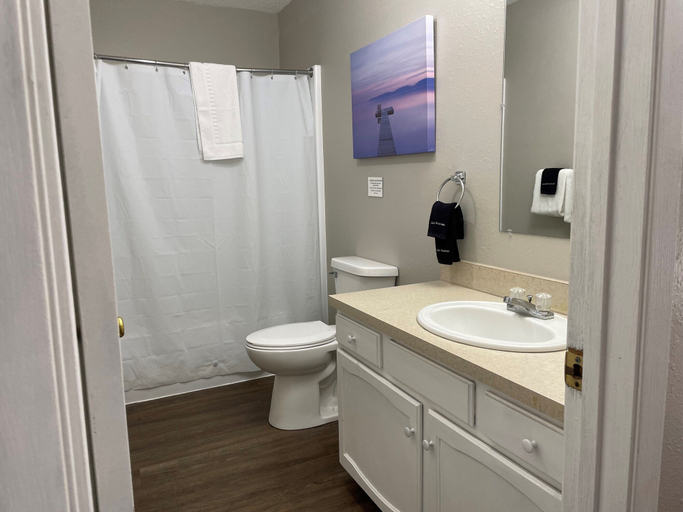 Bathroom 5, Sunset Beach Resort, Camden