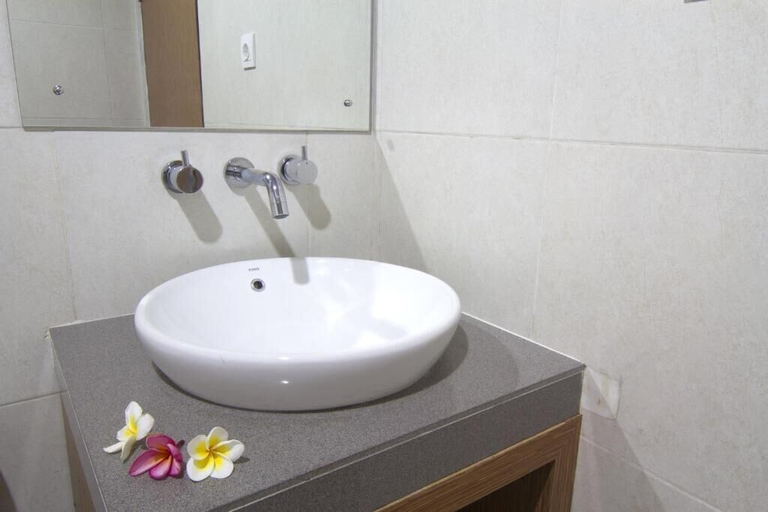 Bathroom 4, Agung And Sue Watering Hole I, Denpasar