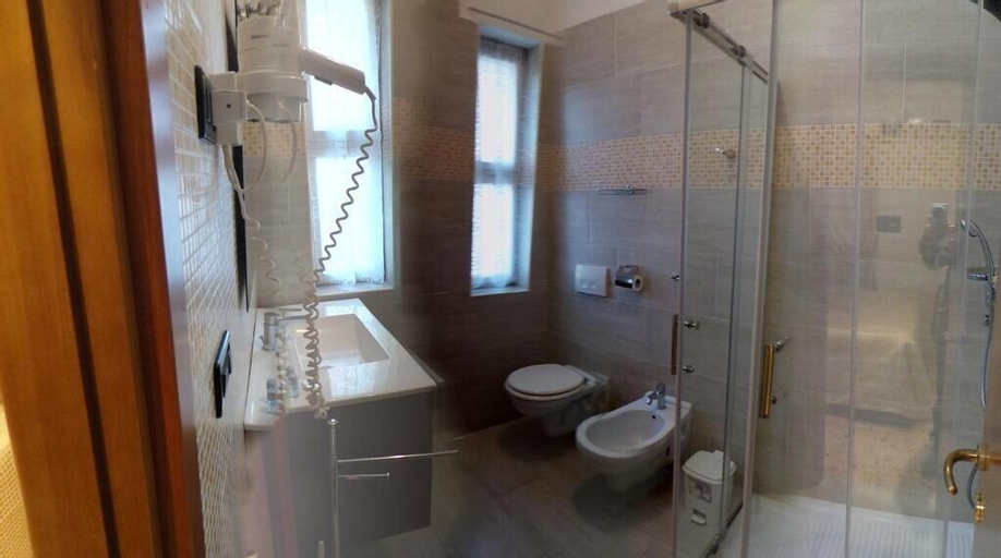 Bedroom 4, Hotel Europa, Savona
