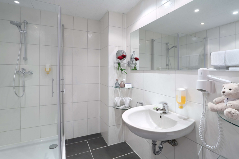 Bathroom 7
