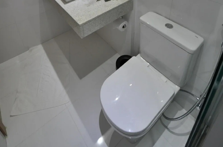Bathroom, Mont Blanc Suites Duque de Caxias, Duque de Caxias