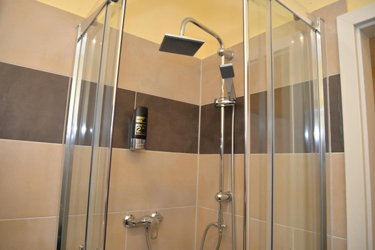 Bathroom 5, Hotel Neugrabener Hof, Hamburg