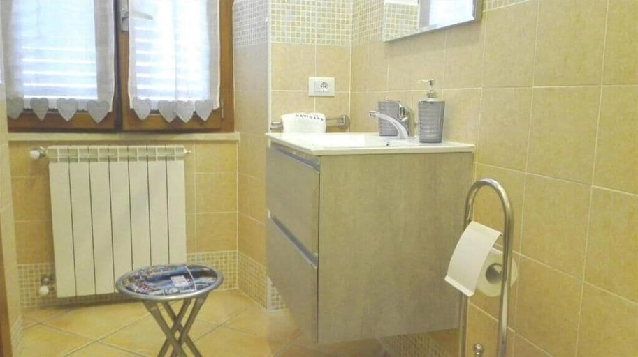Bathroom 5, Maria's Rooms, Rome