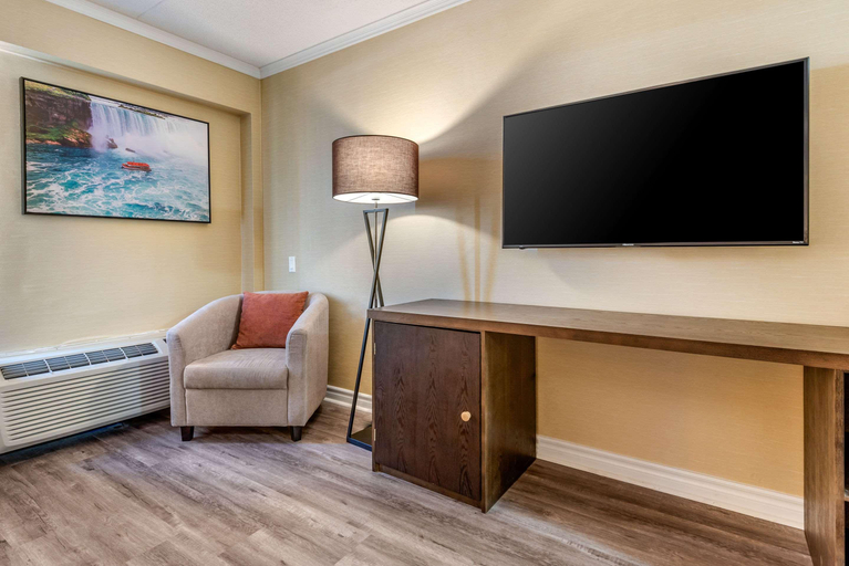 Bedroom 4, Quality Inn & Suites, Niagara