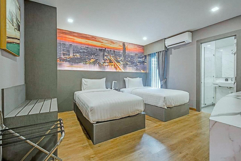 Bedroom 2, Hyde Park Hotel Bangkok, Ratchathewi