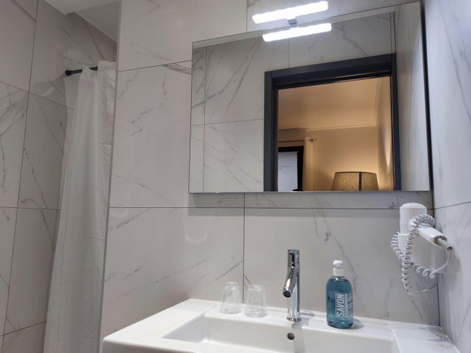Bathroom 4, Kyrn Flor, Haute-Corse
