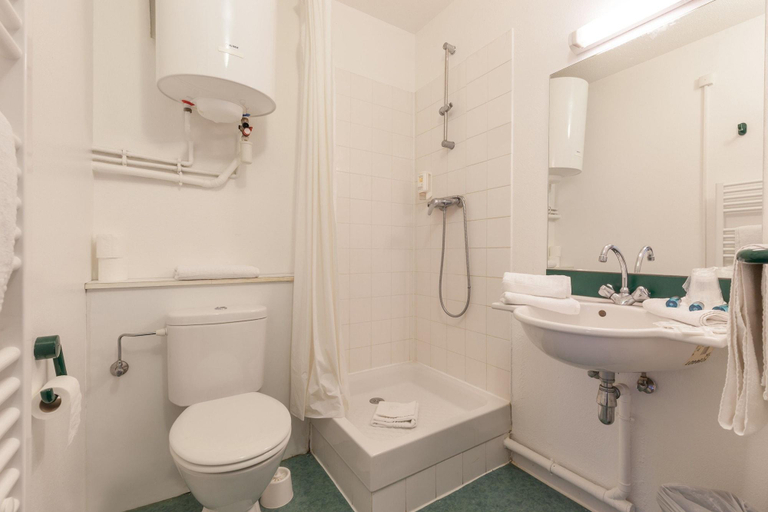 Bathroom 3, City Residence Strasbourg Access, Bas-Rhin
