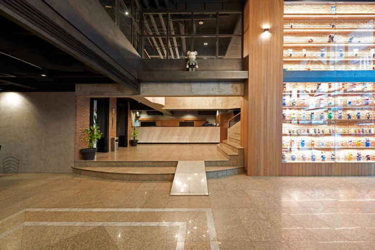 Public Area 23