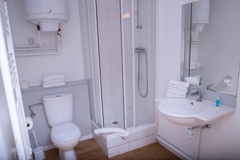 Bathroom 3, City Residence Strasbourg Access, Bas-Rhin