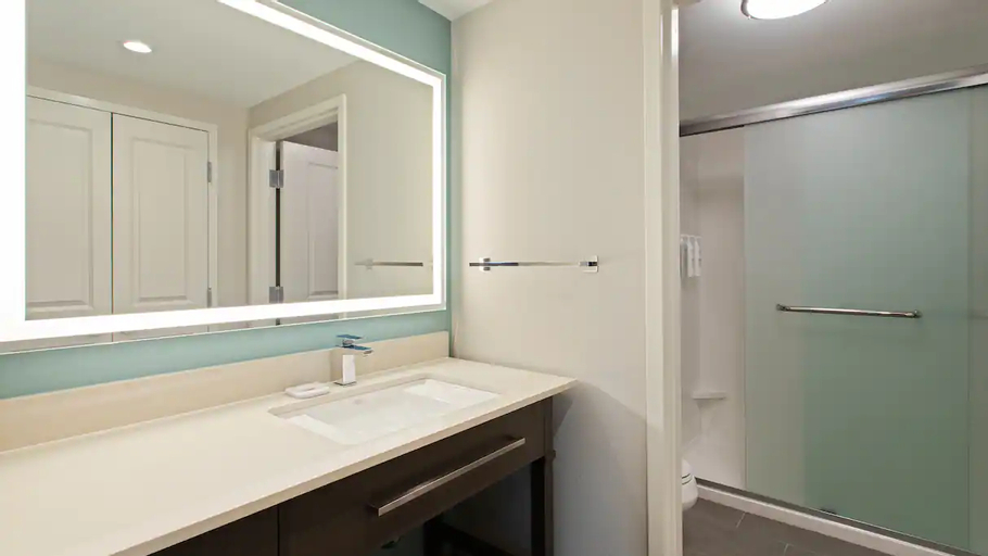 Bathroom 10