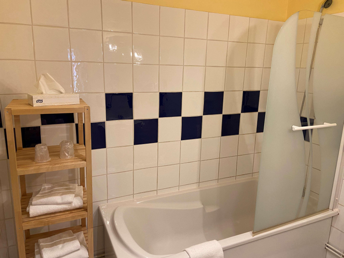 Bathroom 15
