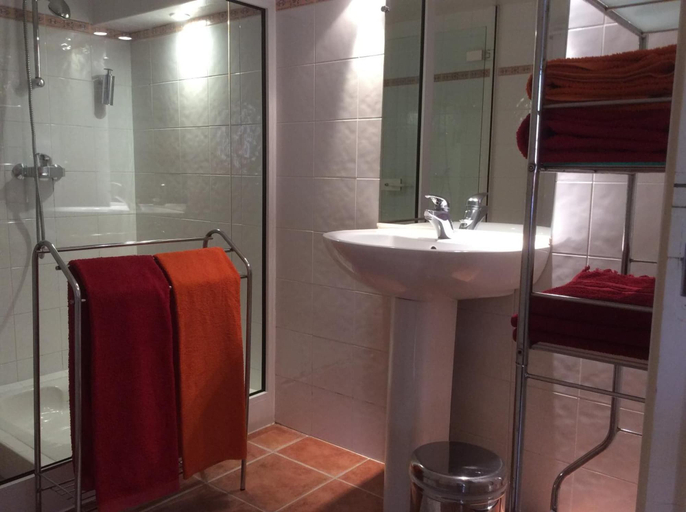 Bathroom 4, Chambres d'Hotes Au Val Dormant, Tarn-et-Garonne