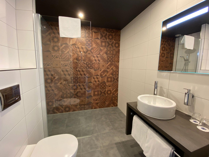 Bathroom 4, Fletcher Hotel Restaurant ByZoo Emmen, Emmen
