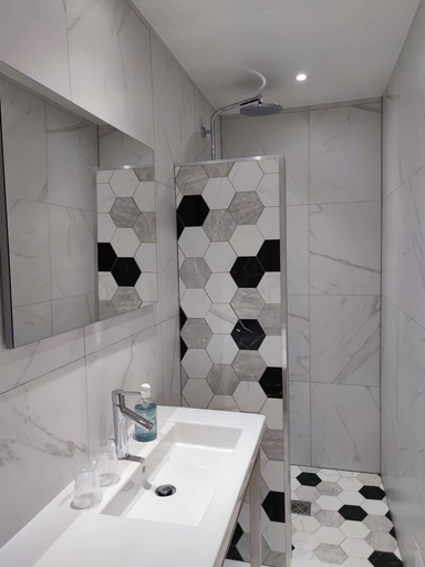 Bathroom 4, Kyrn Flor, Haute-Corse