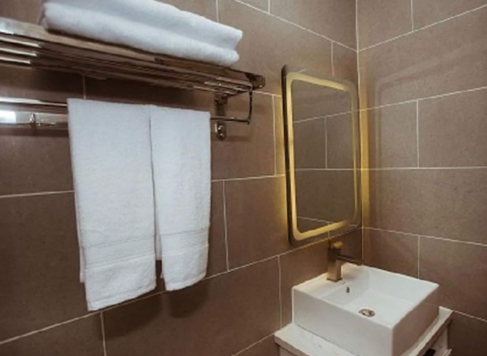 Bathroom 5, Lee Charming Hotel by ZUZU, Nha Trang