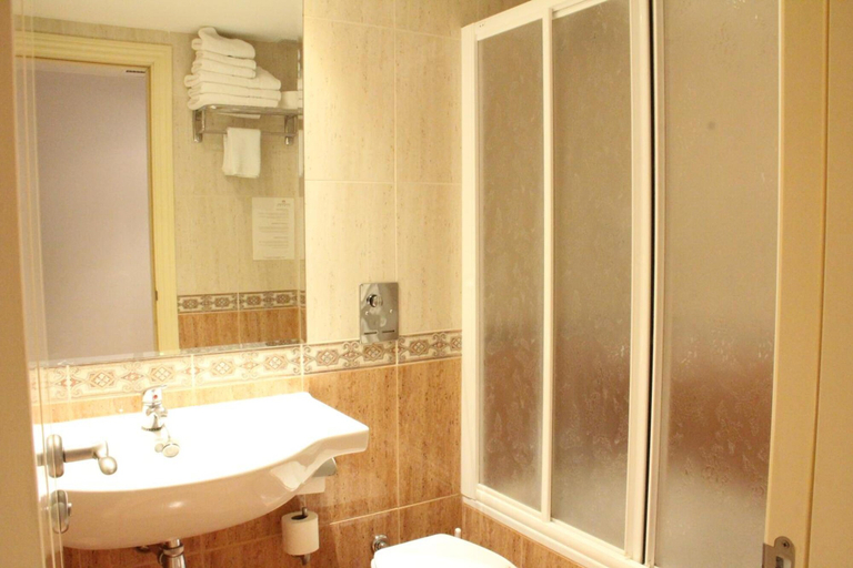 Bathroom, Hotel Jaqués, Huesca