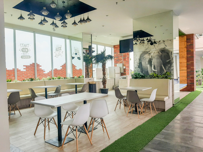 Food & Drinks, Warm and Cozy Studio Room Apartment at B Residence By Travelio, South Tangerang