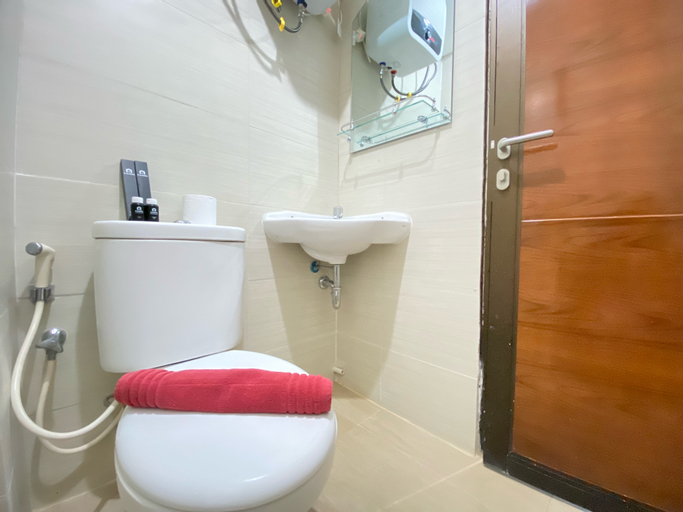 Bedroom 4, Minimalist and Nice 1BR at Gateway Pasteur Apartment By Travelio, Bandung