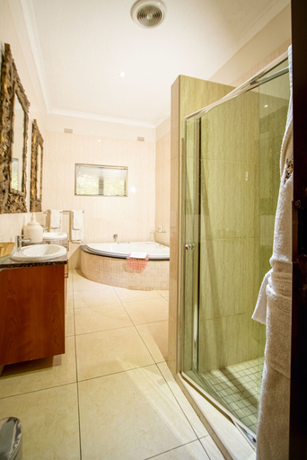 Bathroom 5, The Victoria Falls Deluxe Suites, Hwange