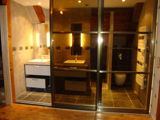 Bathroom 5, Le Berthoir, Loire