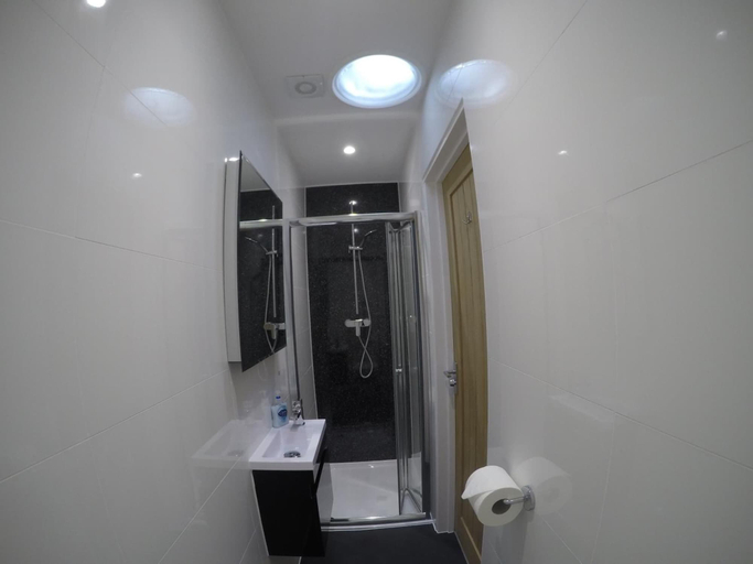 Bathroom 3, Deepcut Lodge Bed & Breakfast, Surrey