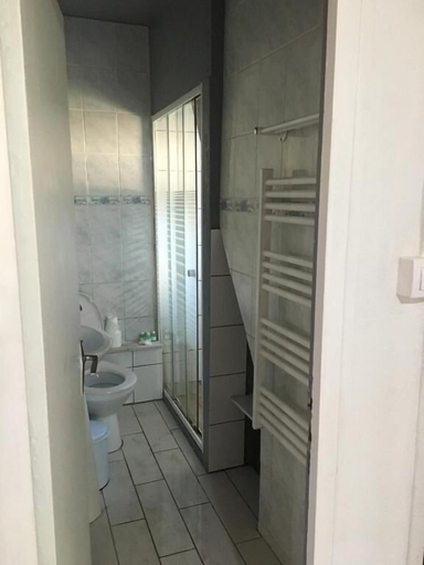 Bathroom 4, Moulin de Moulignon B&B, Seine-et-Marne