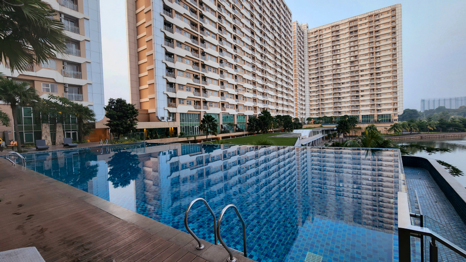 Quiet 3BR Trivium Terrace at corner, low level, pool and lake view, Cikarang