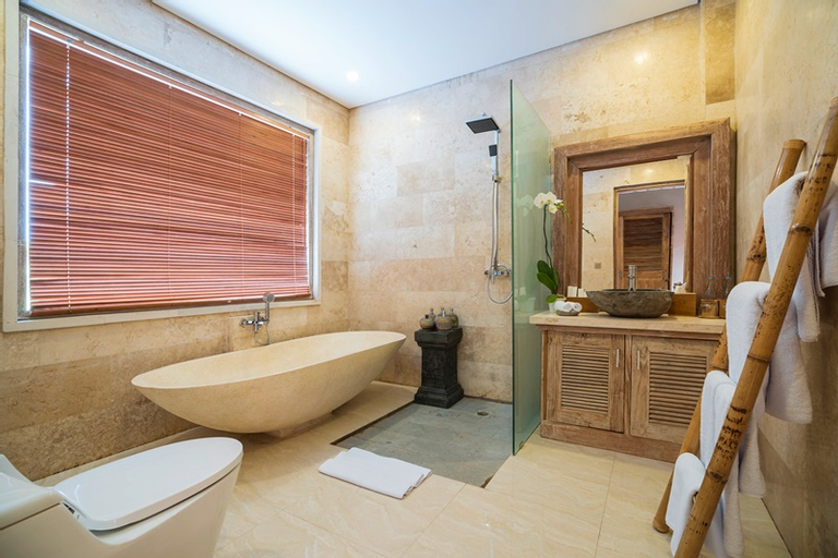 Bathroom 14