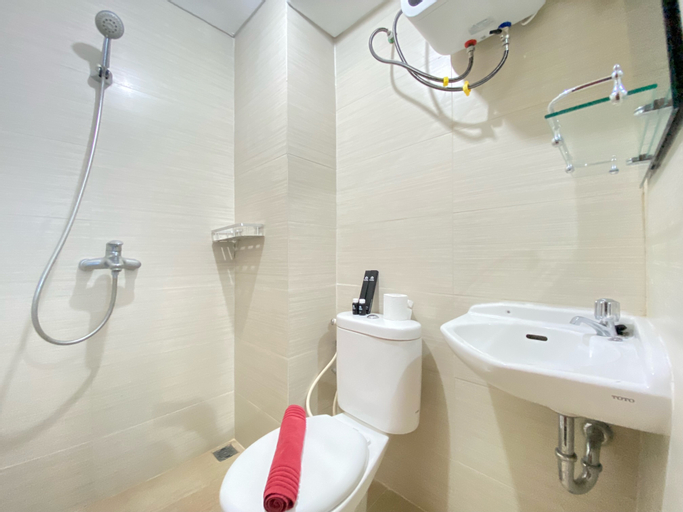Bedroom 5, Minimalist and Nice 1BR at Gateway Pasteur Apartment By Travelio, Bandung
