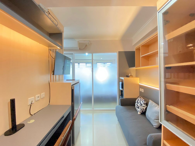Bedroom 2, Minimalist and Nice 1BR at Gateway Pasteur Apartment By Travelio, Bandung