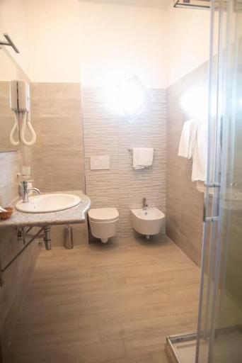 Bathroom 4, Hotel Royal, Vibo Valentia