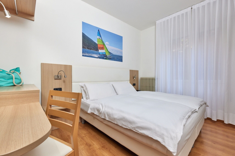 Bedroom 4, Beach Hotel Rosa, Verona