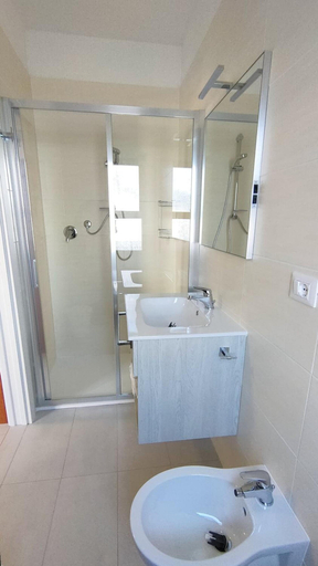 Bathroom 4, Esperia, Venezia